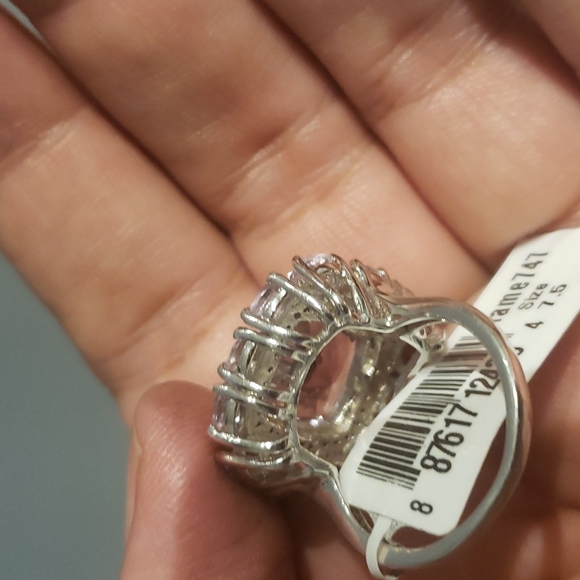 Ring - Picture 3 of 5